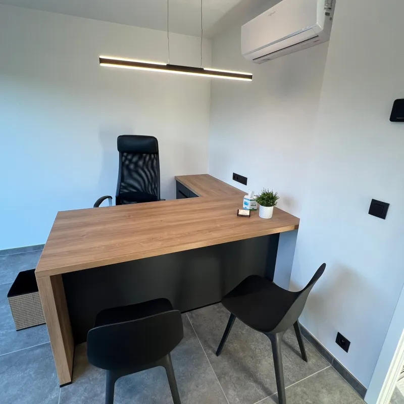 Bureau équipé